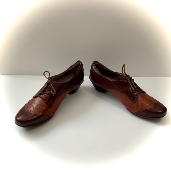 Naturalizer Hampshire Two Tone Brogues - Picture 4 of 10